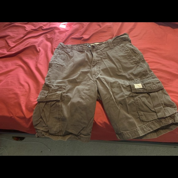 Men’s Levi’s Cargo Shorts Brown Green 33 GUC - Picture 1 of 6
